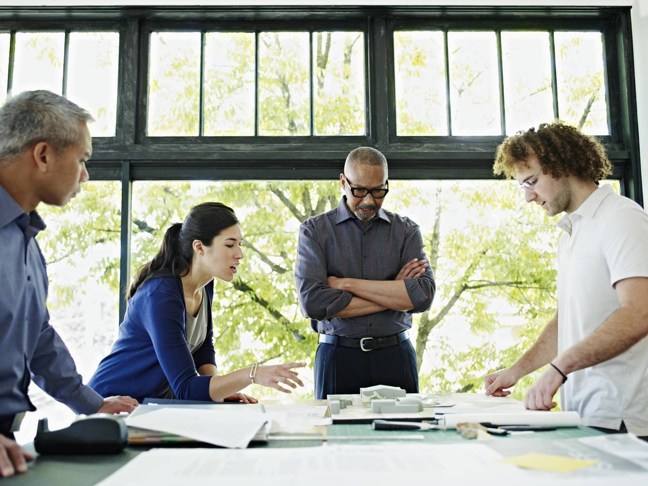 Pessoas fazendo gestão de projeto em PME